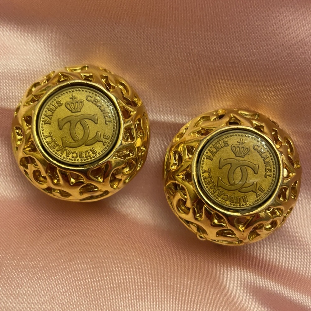 Vintage Chanel by Rubcamell Paris murano glass crown very rare clip on earrings
